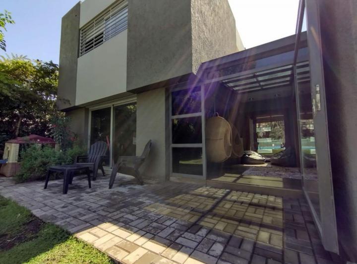 Casa · 180m² · 6 Ambientes