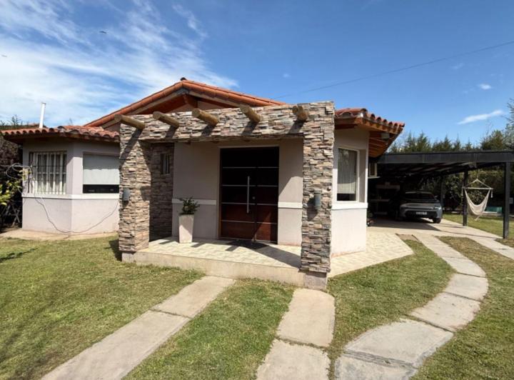 Casa · 206m² · 6 Ambientes · 2 Cocheras