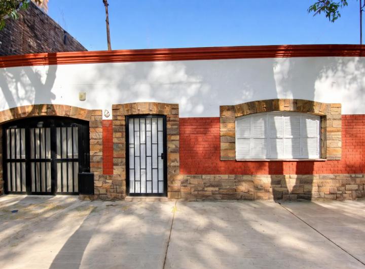 Casa · 170m² · 2 Dormitorios · 1 Cochera