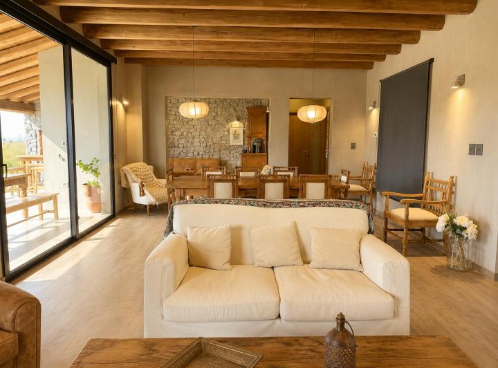 Casa · 221m² · 7 Ambientes · 2 Cocheras