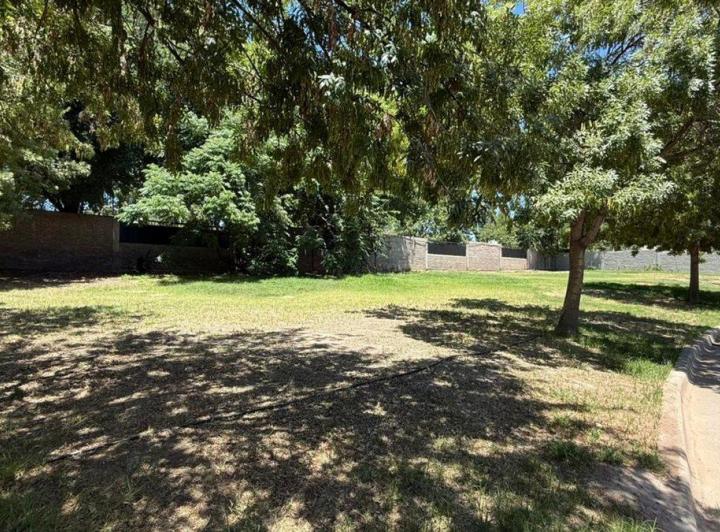 Terreno · 734m²