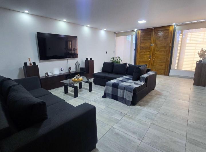 Casa · 193m² · 5 Ambientes · 2 Cocheras