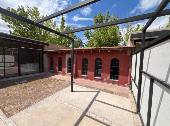Casa · 163m² · 12 Ambientes · 3 Cocheras