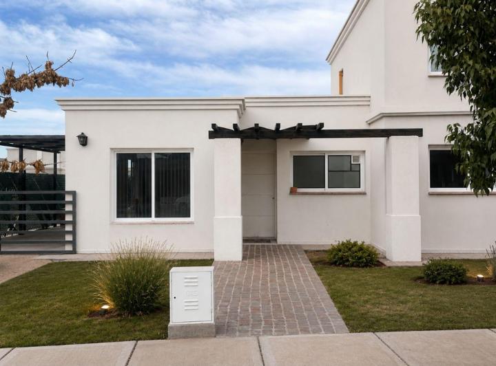 Casa · 78m² · 3 Ambientes · 1 Cochera