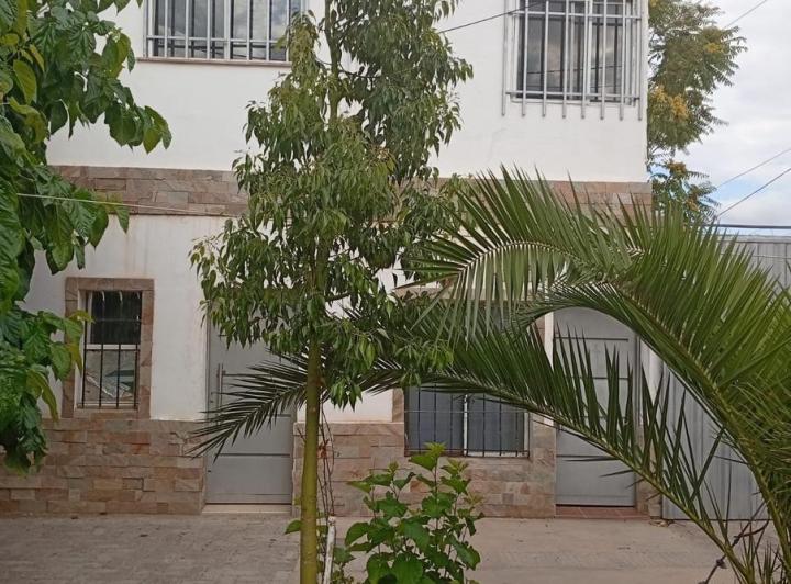 Casa · 223m² · 12 Ambientes · 1 Cochera