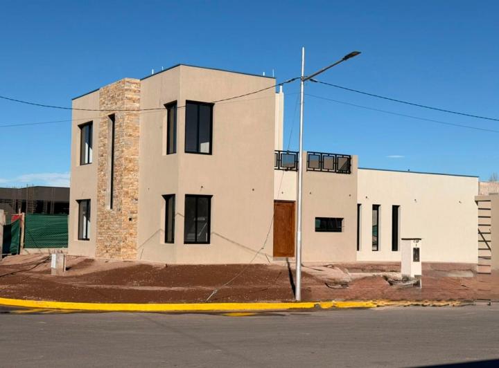 Casa · 187m² · 5 Ambientes · 2 Cocheras