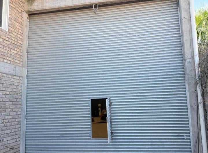 Bodega-Galpón · 329m² · 4 Ambientes · 4 Cocheras