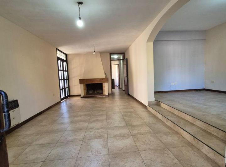 Casa · 180m² · 6 Ambientes · 3 Cocheras