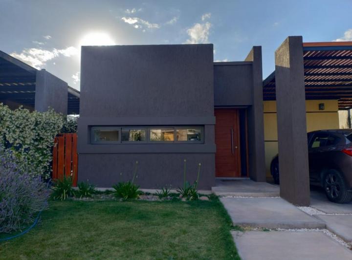 Casa · 173m² · 7 Ambientes · 2 Cocheras