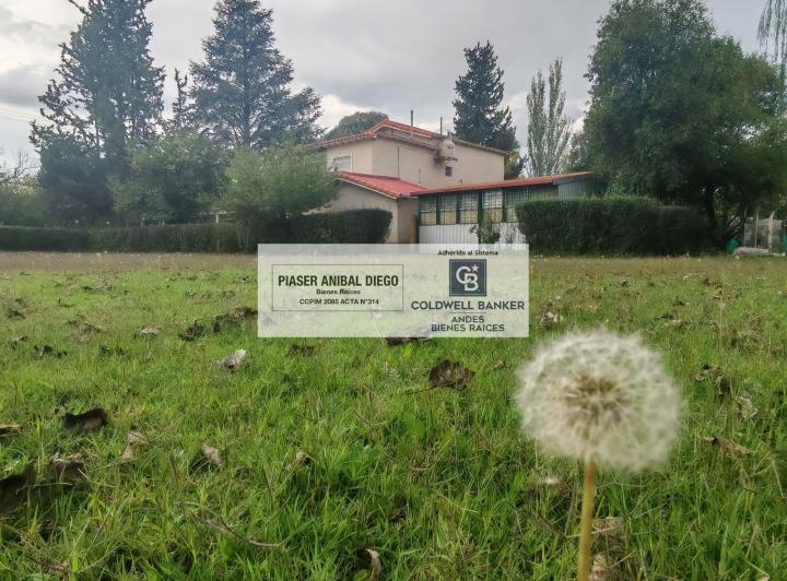 Casa · 328m² · 6 Ambientes · 1 Cochera
