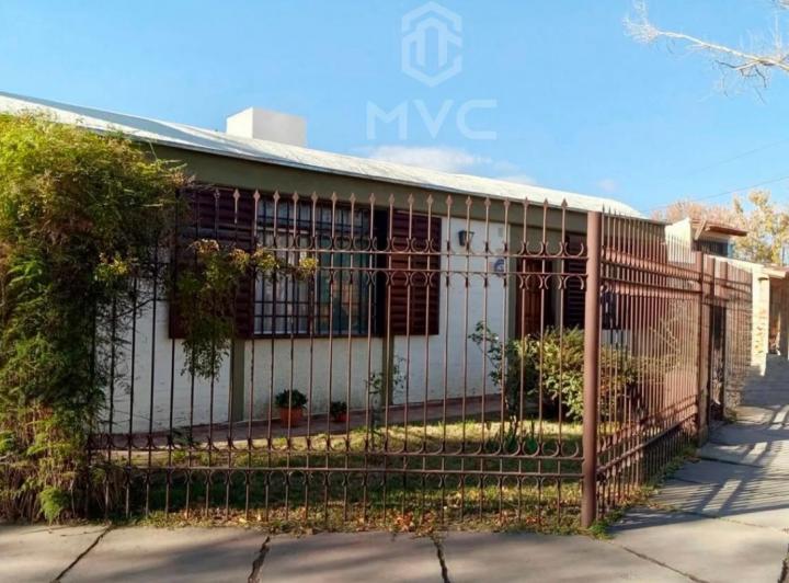 Casa · 110m² · 6 Ambientes · 2 Cocheras