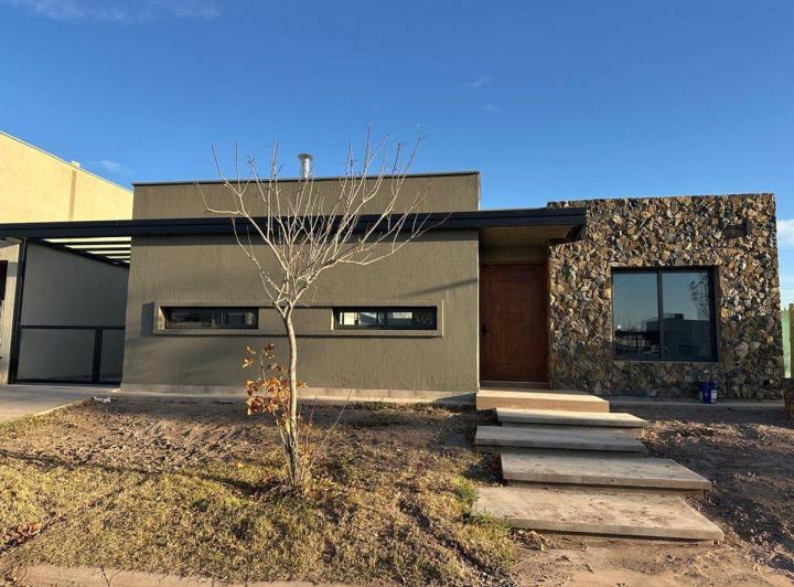 Casa · 160m² · 4 Ambientes · 1 Cochera