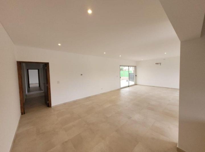 Casa · 175m² · 6 Ambientes · 2 Cocheras