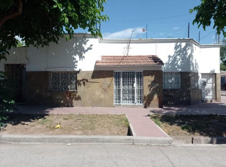 Casa · 228m² · 4 Ambientes · 1 Cochera