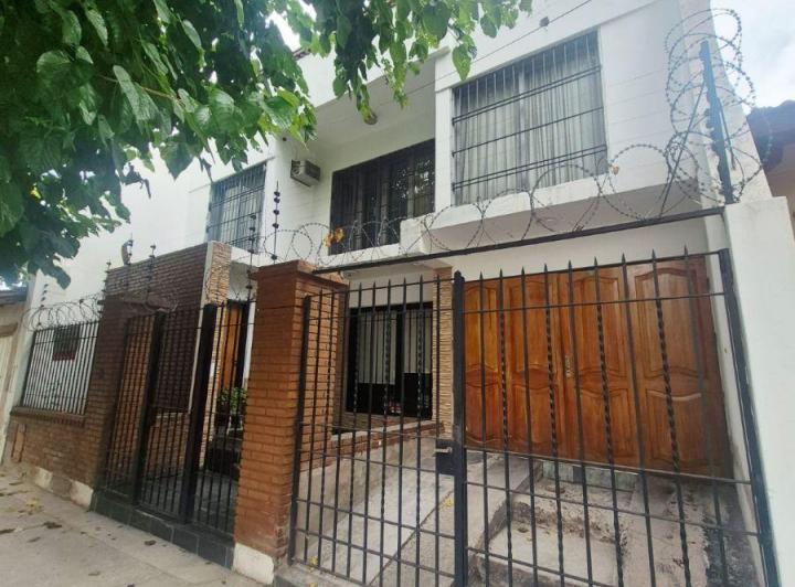 Casa · 209m² · 10 Ambientes · 3 Cocheras