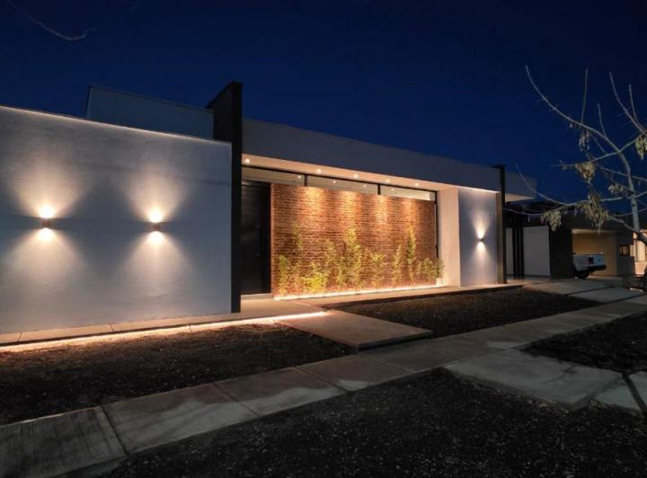 Casa · 193m² · 1 Ambiente · 2 Cocheras