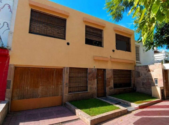 Casa · 299m² · 5 Ambientes · 2 Cocheras