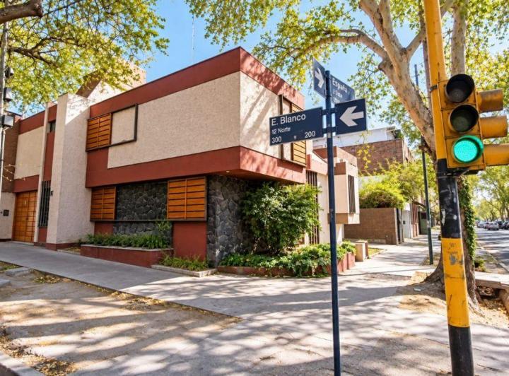 Casa · 132m² · 6 Ambientes · 1 Cochera
