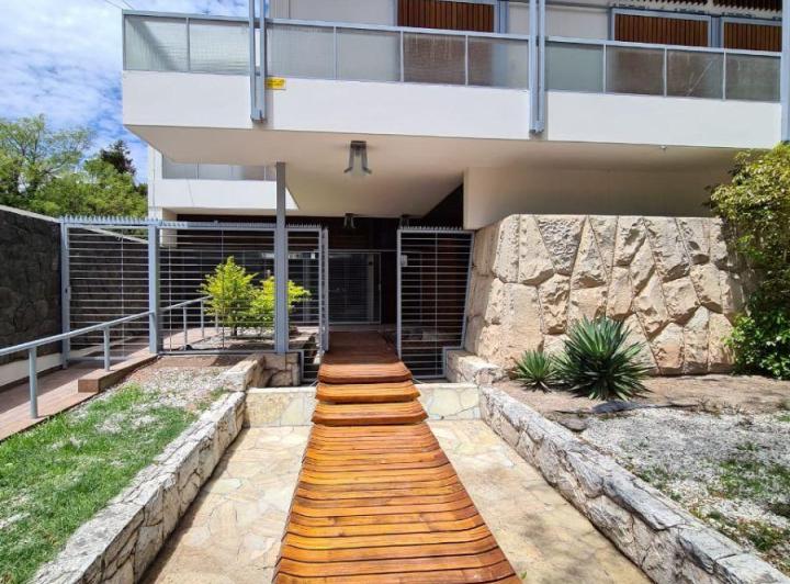 Casa · 750m² · 15 Ambientes · 3 Cocheras