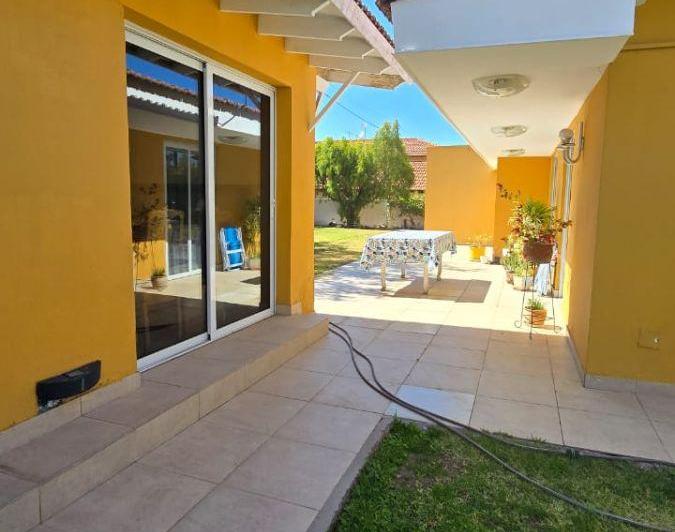 Casa · 180m² · 6 Ambientes · 2 Cocheras