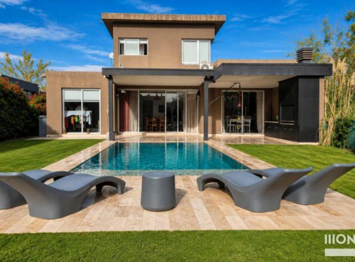 Casa · 160m² · 4 Ambientes · 2 Cocheras