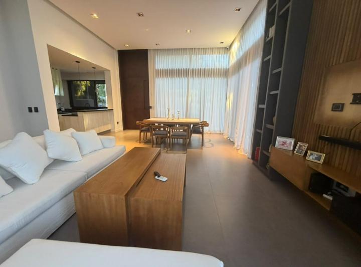 Casa · 210m² · 4 Dormitorios