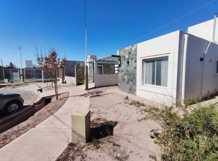 Casa · 70m² · 5 Ambientes · 1 Cochera