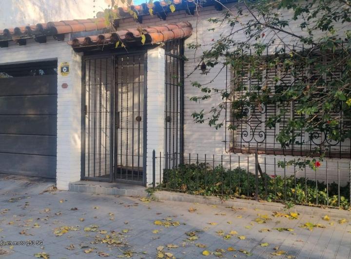 Casa · 305m² · 7 Ambientes · 1 Cochera