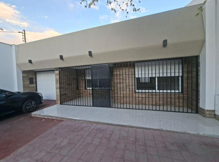 Casa · 200m² · 6 Ambientes · 1 Cochera