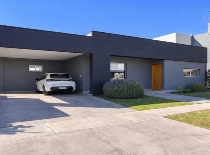 Casa · 150m² · 3 Ambientes · 2 Cocheras