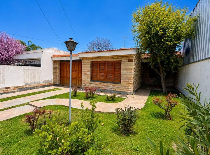 Casa · 270m² · 5 Ambientes · 3 Cocheras
