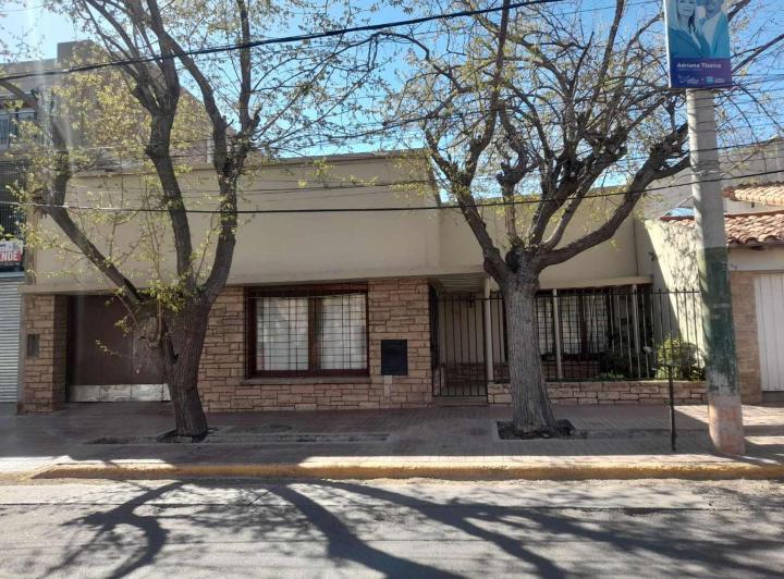 Casa · 289m² · 4 Ambientes · 1 Cochera
