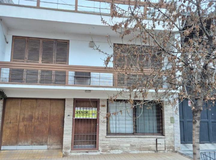 Casa · 381m² · 14 Ambientes · 1 Cochera