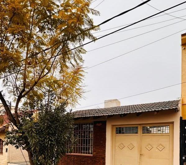 Casa · 142m² · 7 Ambientes · 1 Cochera