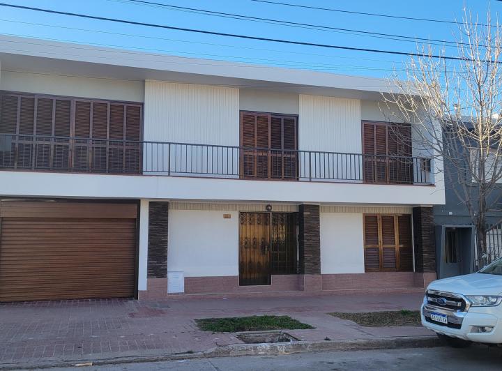 Casa · 201m² · 15 Ambientes · 1 Cochera