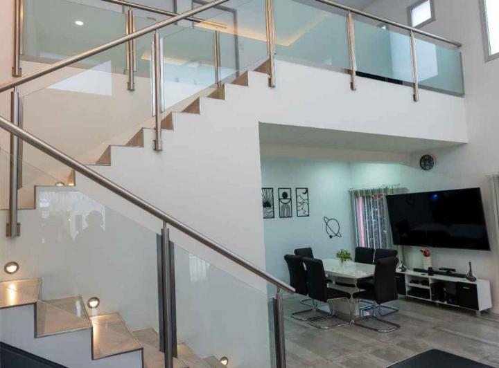 Casa · 302m² · 7 Ambientes · 2 Cocheras