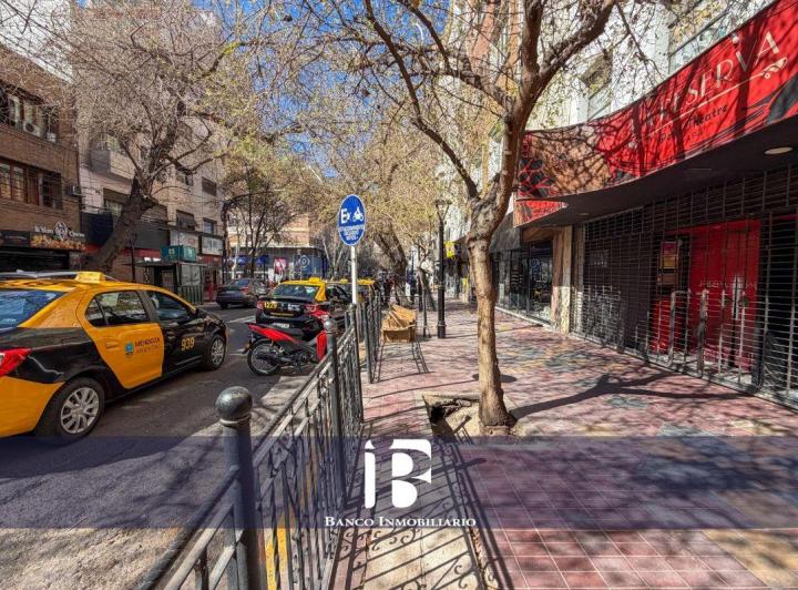 Edificio · 555m² · 8 Ambientes