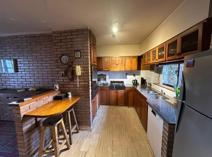 Casa · 156m² · 6 Ambientes · 2 Cocheras