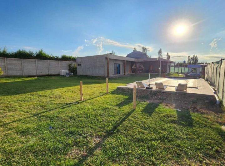 Casa · 300m² · 6 Ambientes · 3 Cocheras
