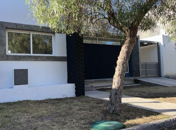 Casa · 130m² · 4 Ambientes · 1 Cochera
