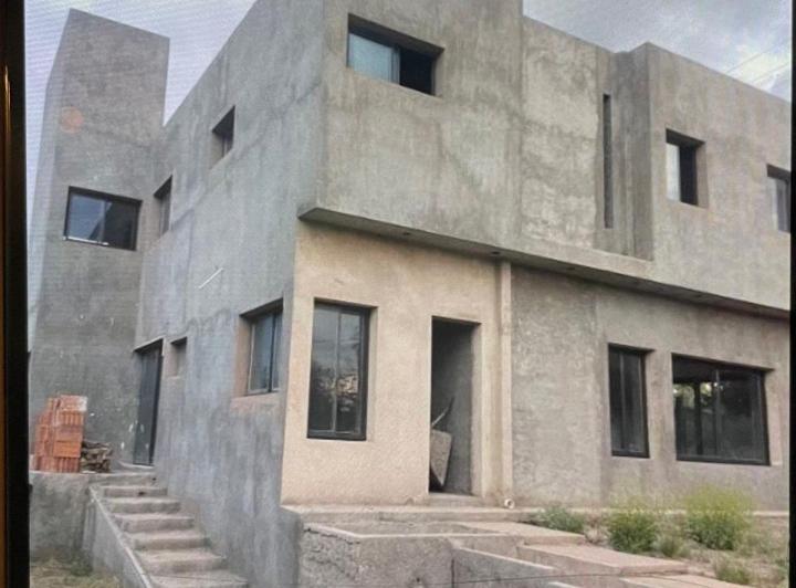 Casa · 270m² · 6 Ambientes · 2 Cocheras