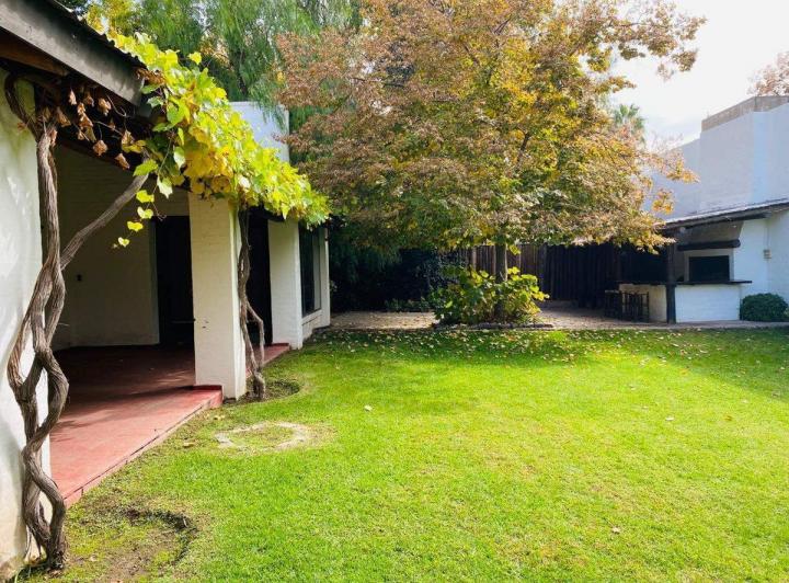 Casa · 300m² · 5 Ambientes · 2 Cocheras