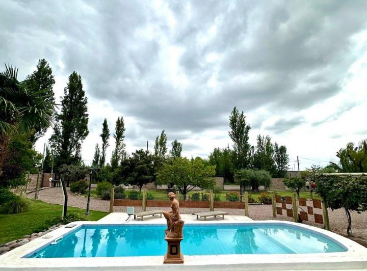 Casa · 300m² · 1 Ambiente · 6 Cocheras