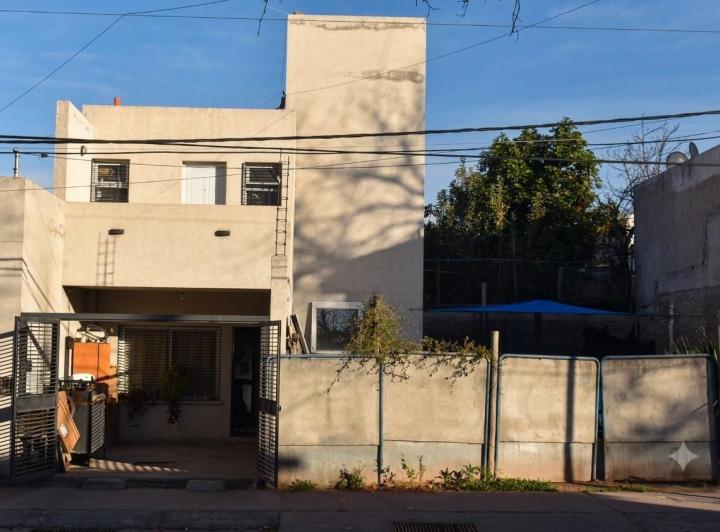 Casa · 72m² · 4 Ambientes · 1 Cochera