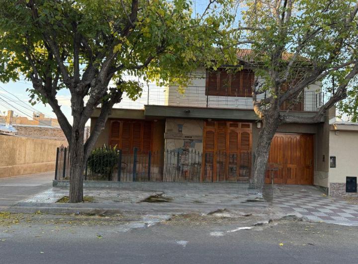 Casa · 155m² · 4 Ambientes · 1 Cochera