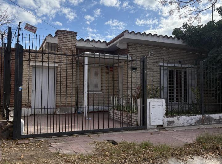Casa · 130m² · 4 Ambientes · 1 Cochera