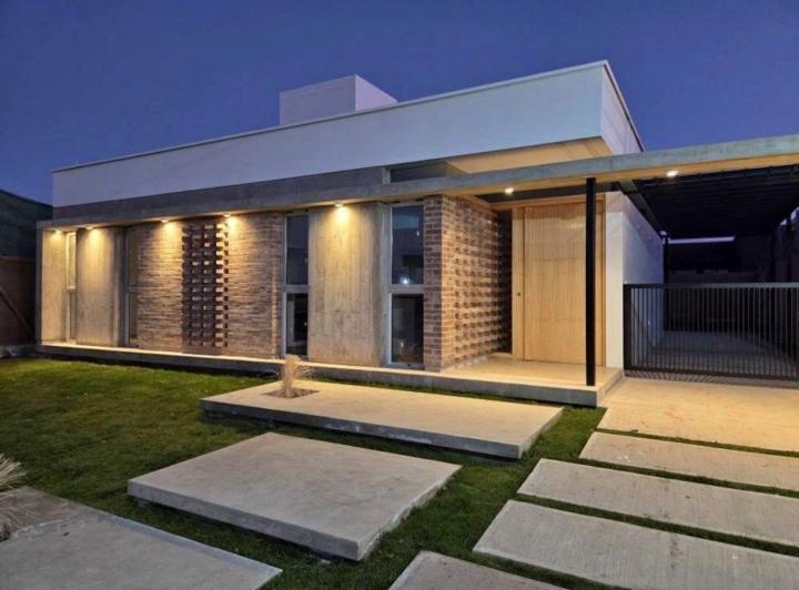 Casa · 123m² · 1 Ambiente · 2 Cocheras