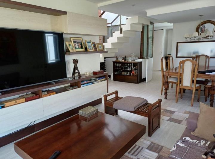 Casa · 248m² · 6 Ambientes