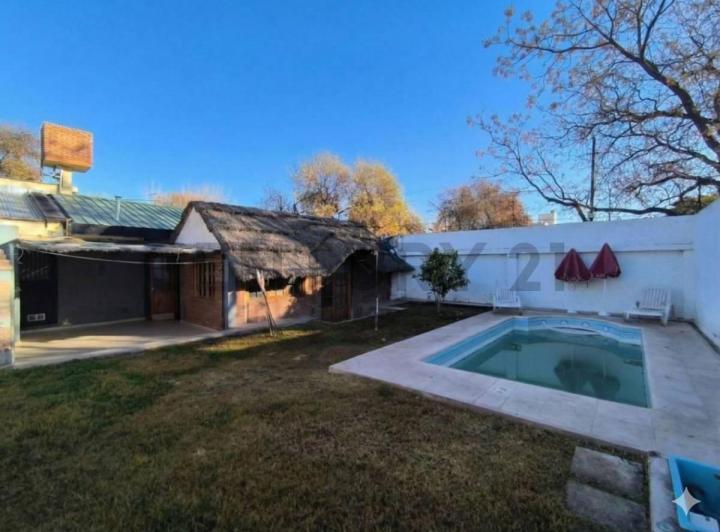 Casa · 200m² · 6 Ambientes · 3 Cocheras