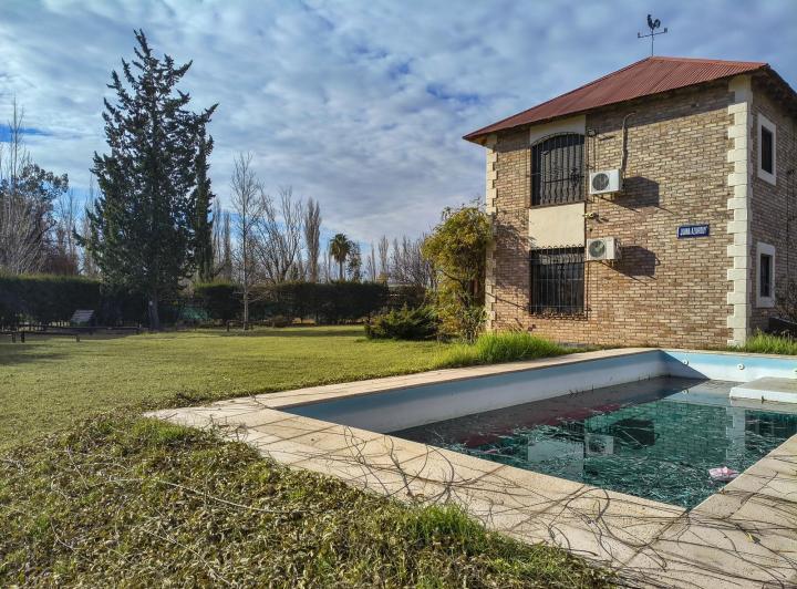 Casa · 200m² · 7 Ambientes · 4 Cocheras